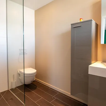 Renovated Charm & Sunny Terrace, Perfect For 2 Apartment *