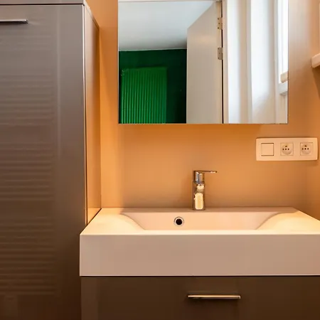 아파트 Renovated Charm & Sunny Terrace, Perfect For 2